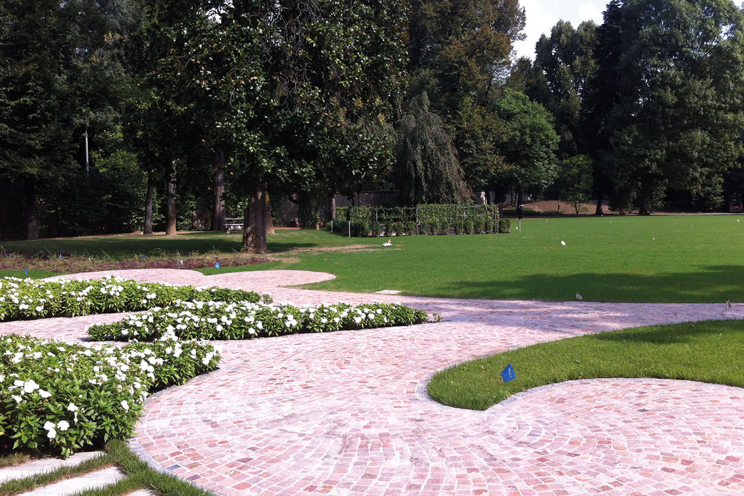 ristrutturazione giardino villa monza